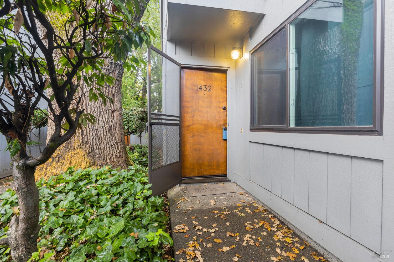 Detail Gallery Image 7 of 20 For 1432 Elm Dr, Novato,  CA 94945 - 3 Beds | 2 Baths