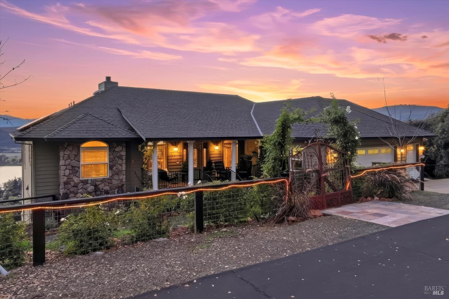 Detail Gallery Image 5 of 51 For 18750 Fernwood Rd, Hidden Valley Lake,  CA 95467 - 3 Beds | 3/1 Baths