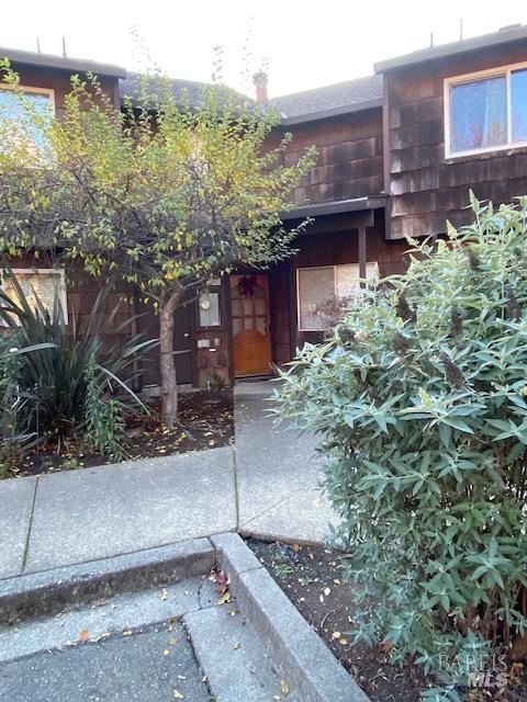 Detail Gallery Image 4 of 25 For 1565 Parkway Dr, Rohnert Park,  CA 94928 - 3 Beds | 1/1 Baths