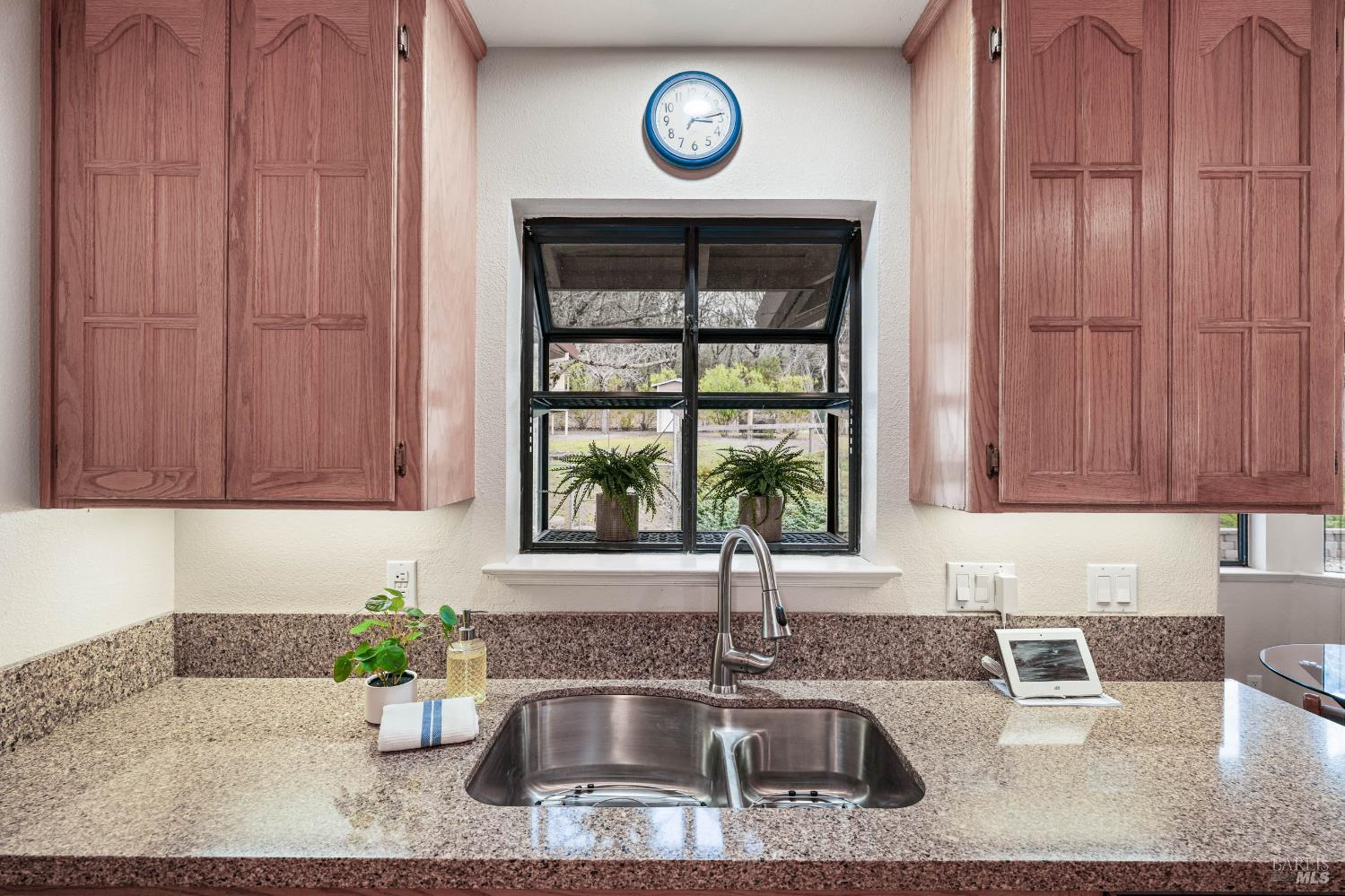 Detail Gallery Image 18 of 74 For 8700 Red Hills Rd, Kelseyville,  CA 95451 - 5 Beds | 3 Baths