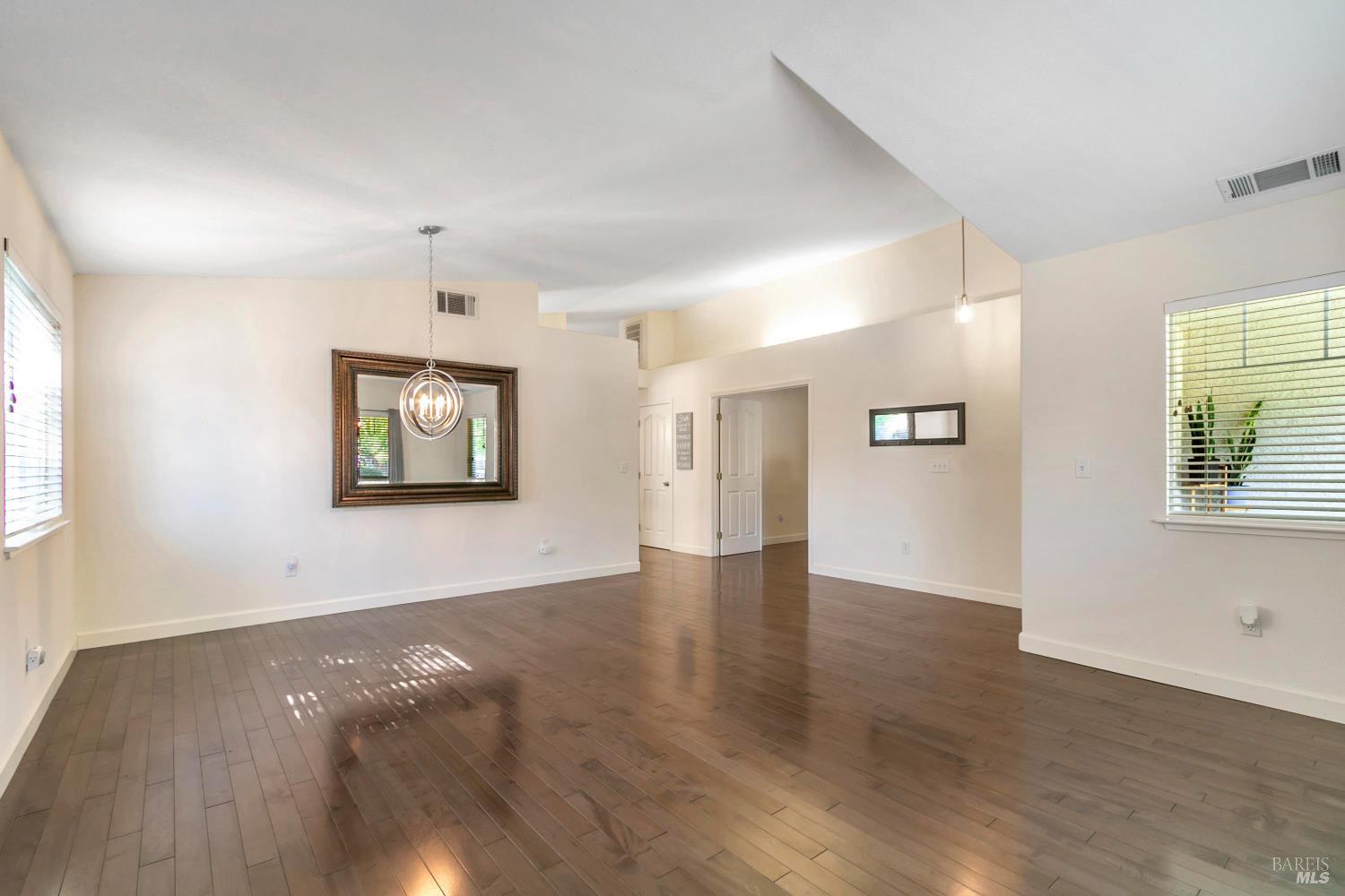 Detail Gallery Image 9 of 46 For 3257 Vista Del Lago Way, Fairfield,  CA 94533 - 4 Beds | 2 Baths