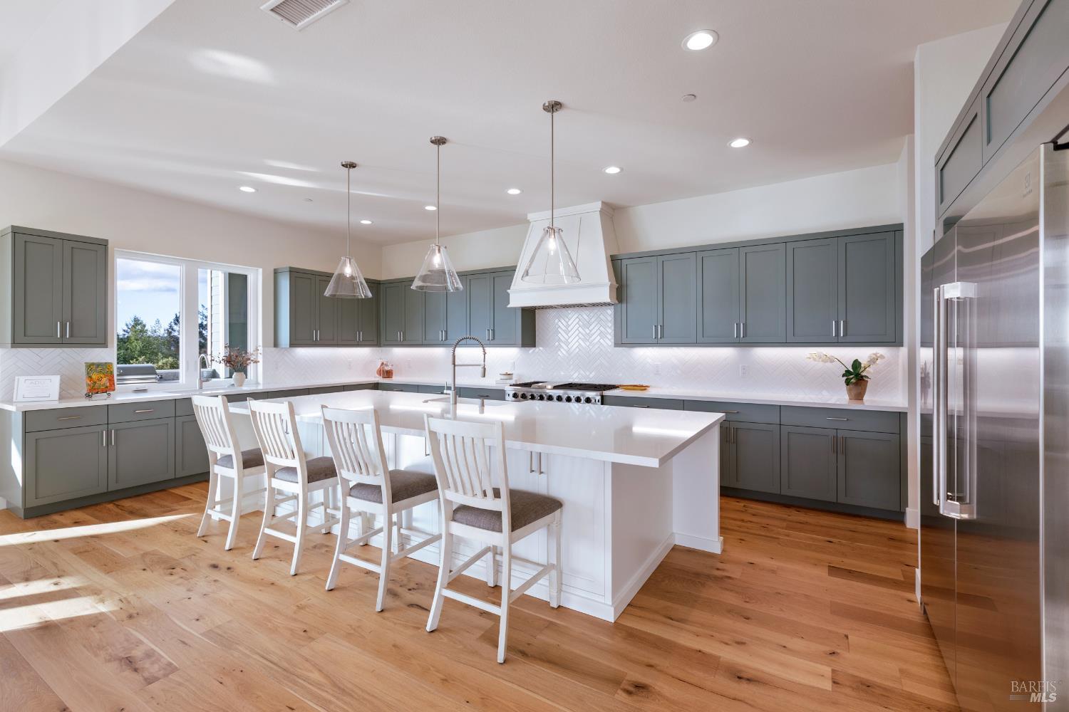 Detail Gallery Image 2 of 54 For 3945 Parker Hill Rd, Santa Rosa,  CA 95404 - 4 Beds | 4/1 Baths