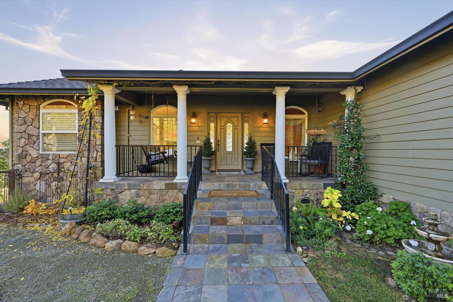 Detail Gallery Image 8 of 51 For 18750 Fernwood Rd, Hidden Valley Lake,  CA 95467 - 3 Beds | 3/1 Baths