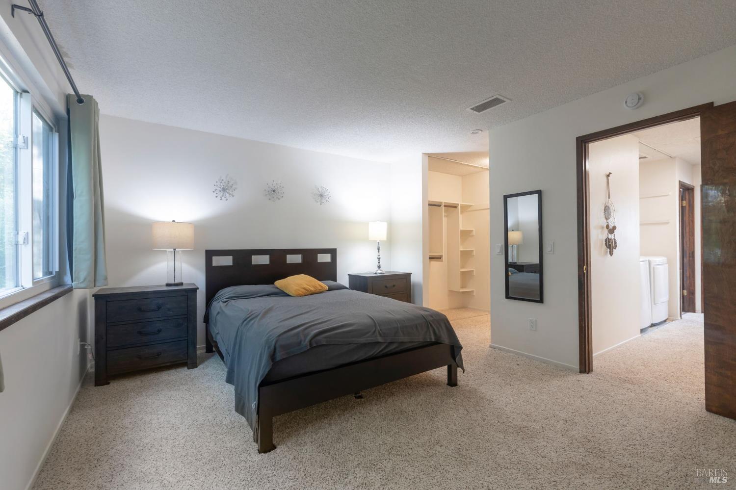 Detail Gallery Image 4 of 20 For 1432 Elm Dr, Novato,  CA 94945 - 3 Beds | 2 Baths