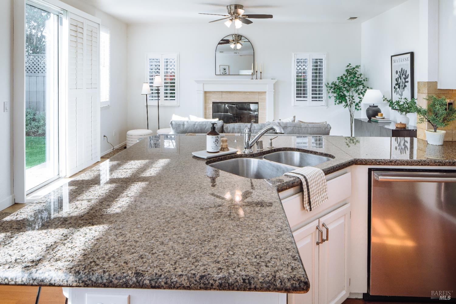 Detail Gallery Image 19 of 68 For 810 Wine Ct, Petaluma,  CA 94954 - 5 Beds | 3 Baths