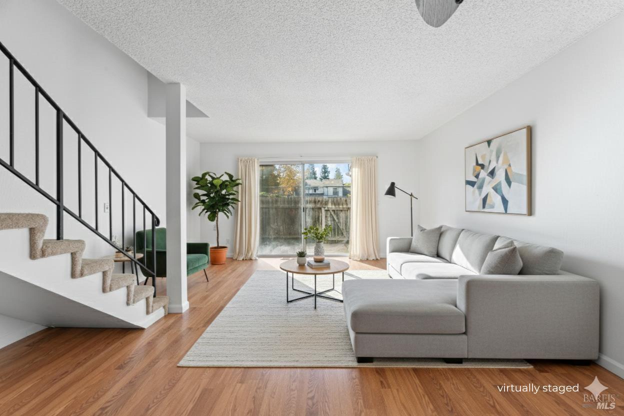 Detail Gallery Image 13 of 41 For 11 Creekwood Sqr, Rohnert Park,  CA 94928 - 3 Beds | 2 Baths