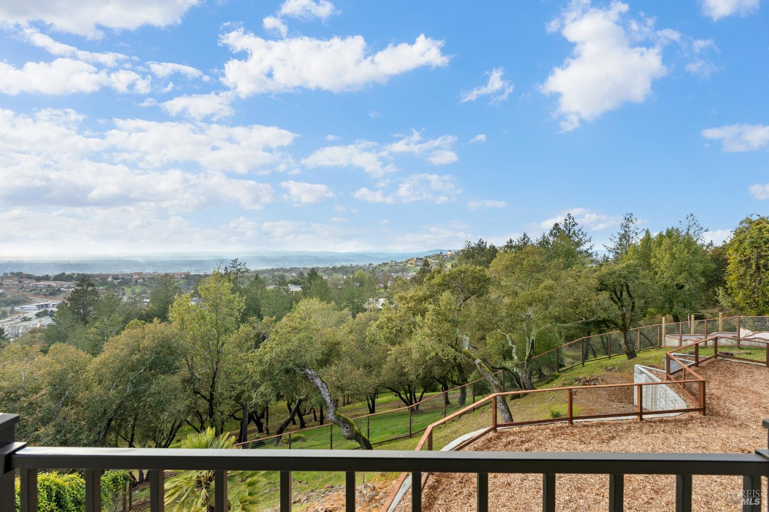 Detail Gallery Image 4 of 54 For 3945 Parker Hill Rd, Santa Rosa,  CA 95404 - 4 Beds | 4/1 Baths