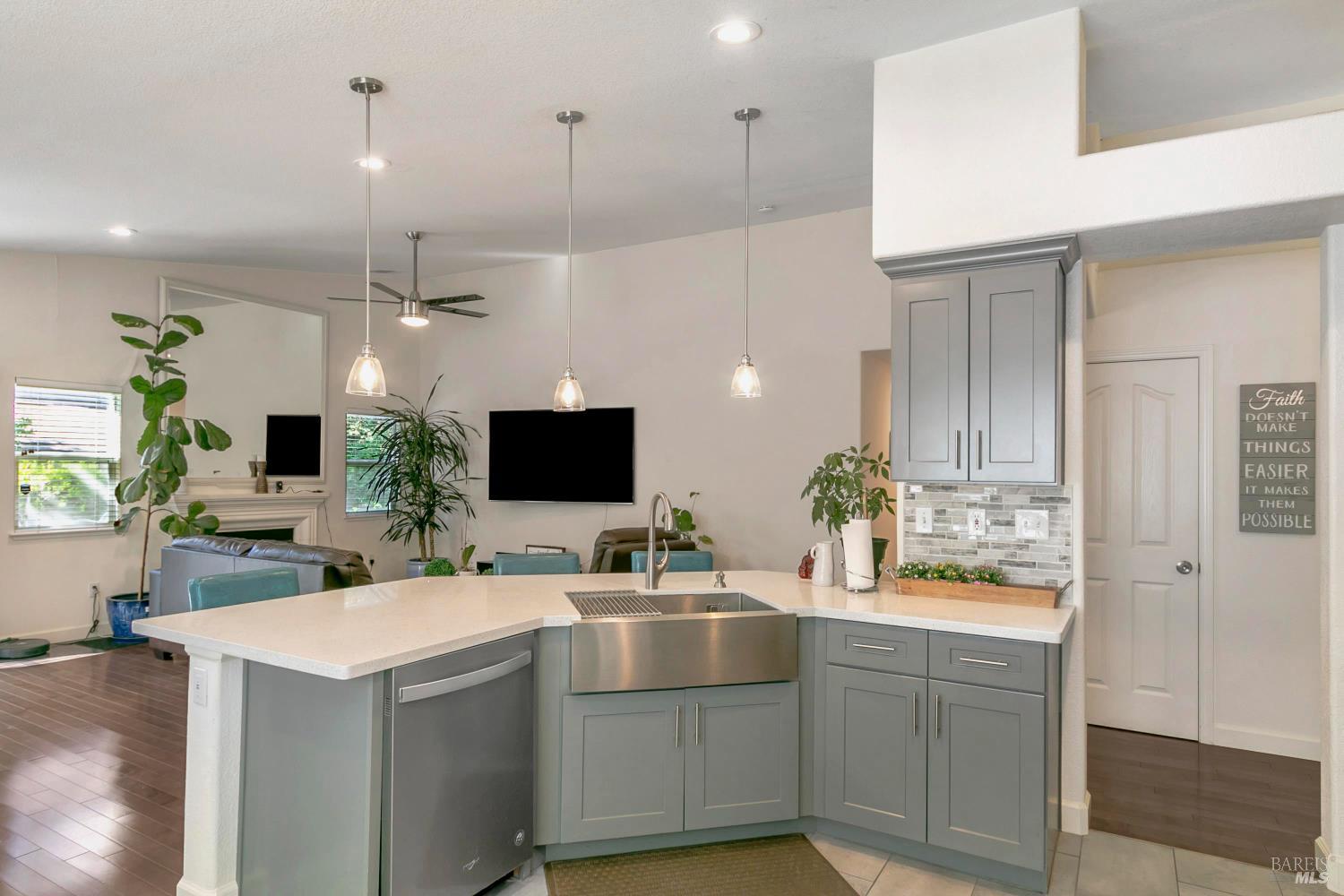 Detail Gallery Image 16 of 46 For 3257 Vista Del Lago Way, Fairfield,  CA 94533 - 4 Beds | 2 Baths