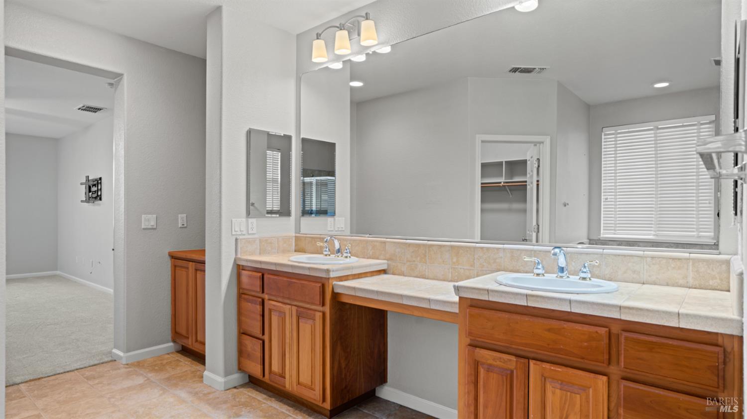 Detail Gallery Image 31 of 59 For 1006 Champion Pl, Vacaville,  CA 95687 - 4 Beds | 2 Baths