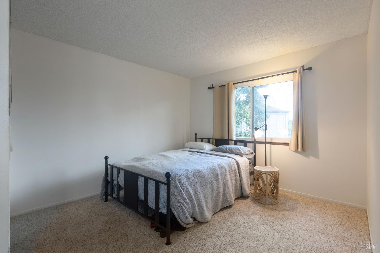 Detail Gallery Image 8 of 20 For 1432 Elm Dr, Novato,  CA 94945 - 3 Beds | 2 Baths