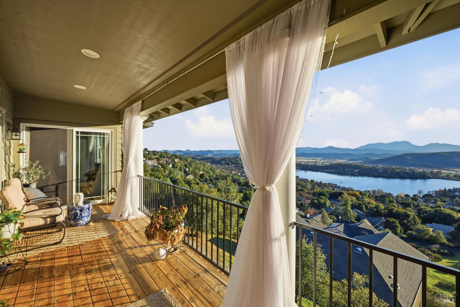 Detail Gallery Image 14 of 51 For 18750 Fernwood Rd, Hidden Valley Lake,  CA 95467 - 3 Beds | 3/1 Baths