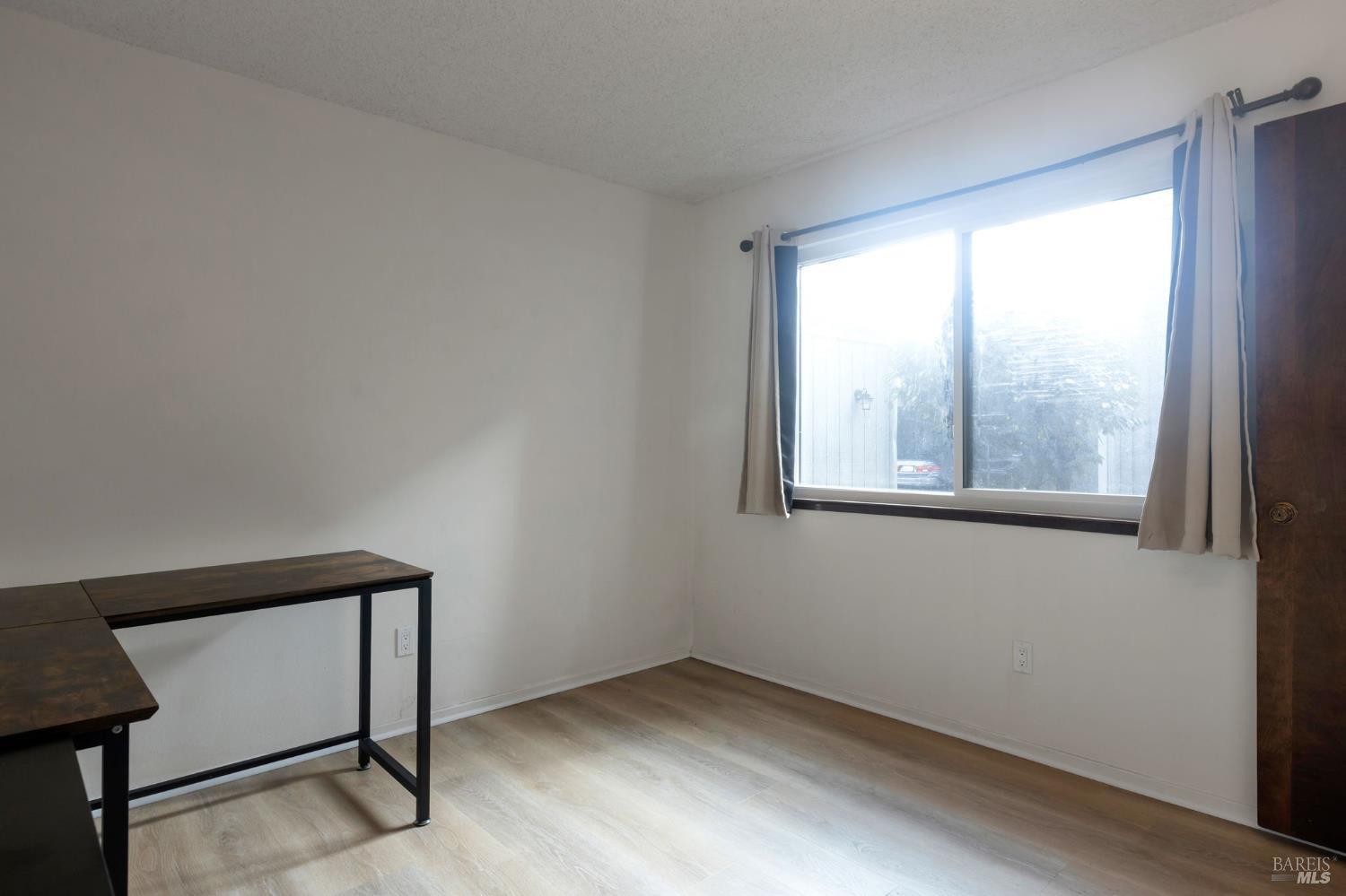 Detail Gallery Image 14 of 20 For 1432 Elm Dr, Novato,  CA 94945 - 3 Beds | 2 Baths