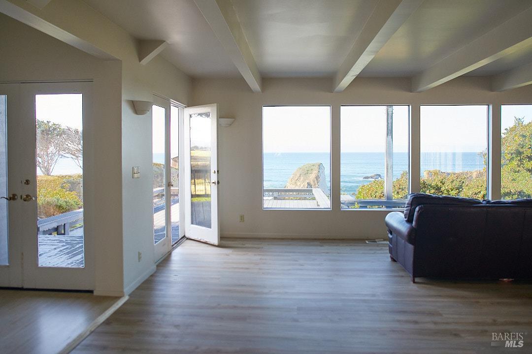 Detail Gallery Image 5 of 36 For 30200 N Hwy 1 Hwy, Fort Bragg,  CA 95437 - 2 Beds | 2 Baths
