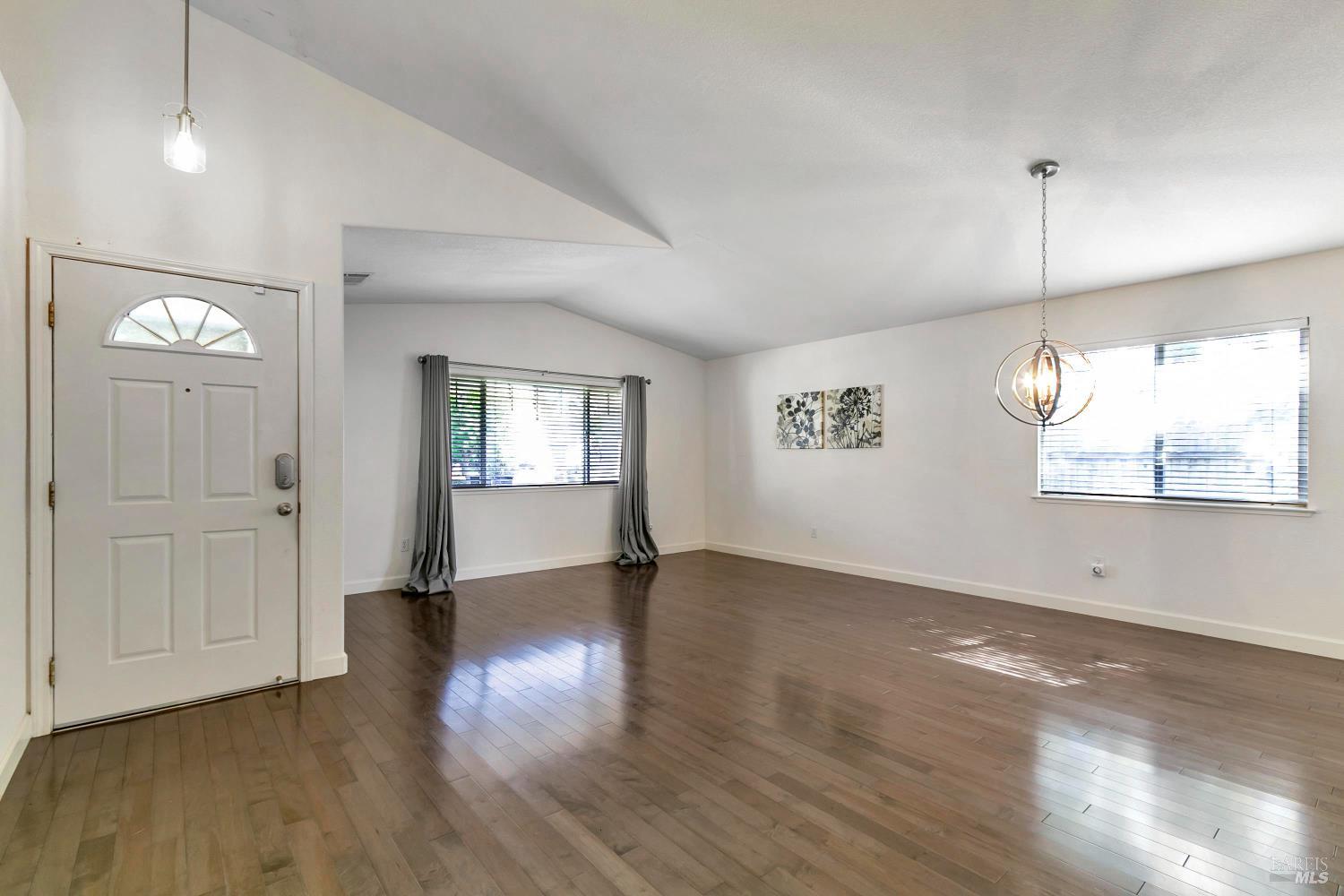 Detail Gallery Image 6 of 46 For 3257 Vista Del Lago Way, Fairfield,  CA 94533 - 4 Beds | 2 Baths