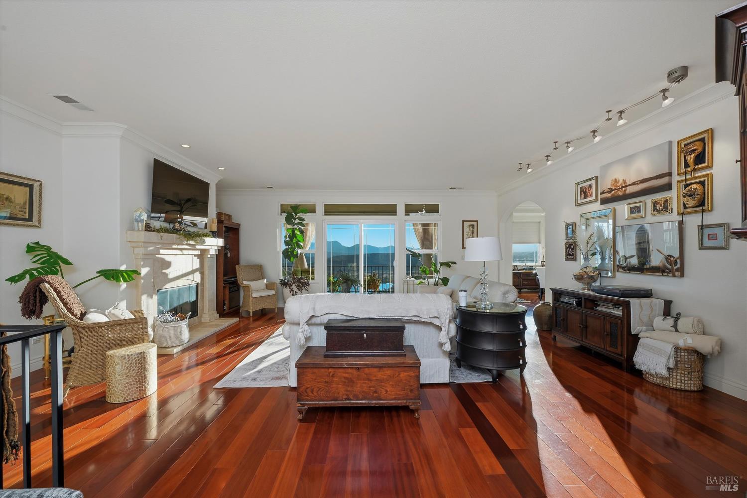 Detail Gallery Image 9 of 51 For 18750 Fernwood Rd, Hidden Valley Lake,  CA 95467 - 3 Beds | 3/1 Baths