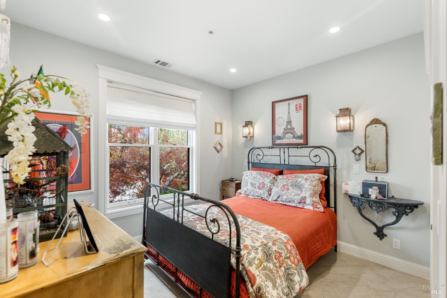 Detail Gallery Image 8 of 37 For 1343 Ash St, Napa,  CA 94559 - 6 Beds | 4/1 Baths