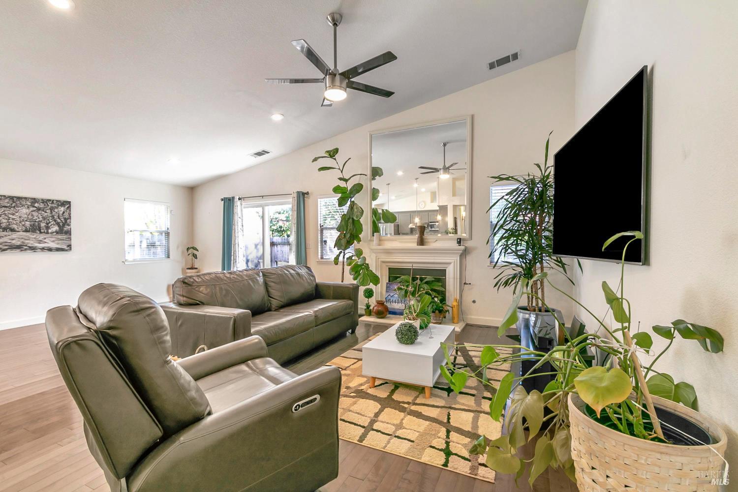 Detail Gallery Image 13 of 46 For 3257 Vista Del Lago Way, Fairfield,  CA 94533 - 4 Beds | 2 Baths