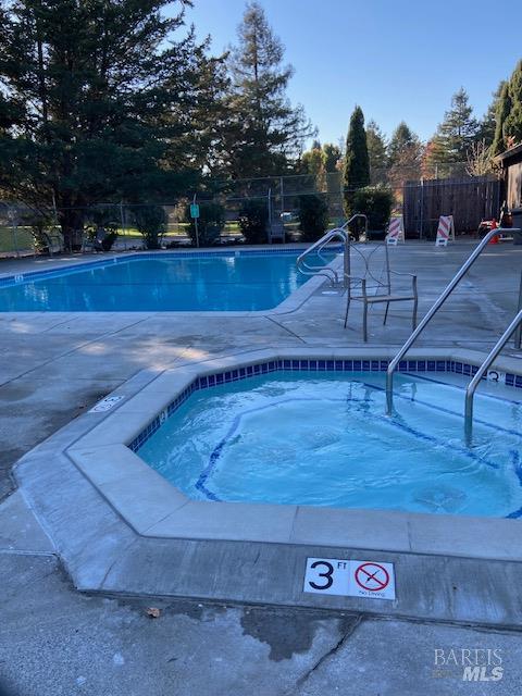 Detail Gallery Image 11 of 25 For 1565 Parkway Dr, Rohnert Park,  CA 94928 - 3 Beds | 1/1 Baths