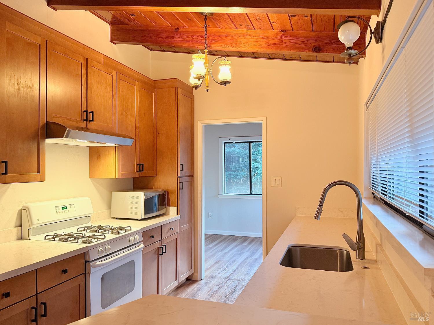 Detail Gallery Image 9 of 39 For 16868 Center Way, Guerneville,  CA 95446 - 3 Beds | 2 Baths