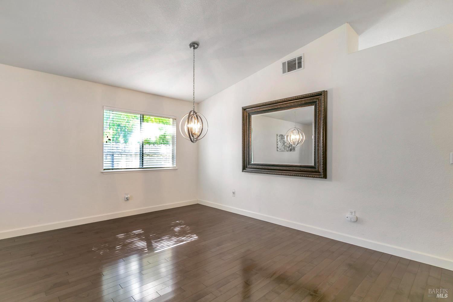 Detail Gallery Image 10 of 46 For 3257 Vista Del Lago Way, Fairfield,  CA 94533 - 4 Beds | 2 Baths