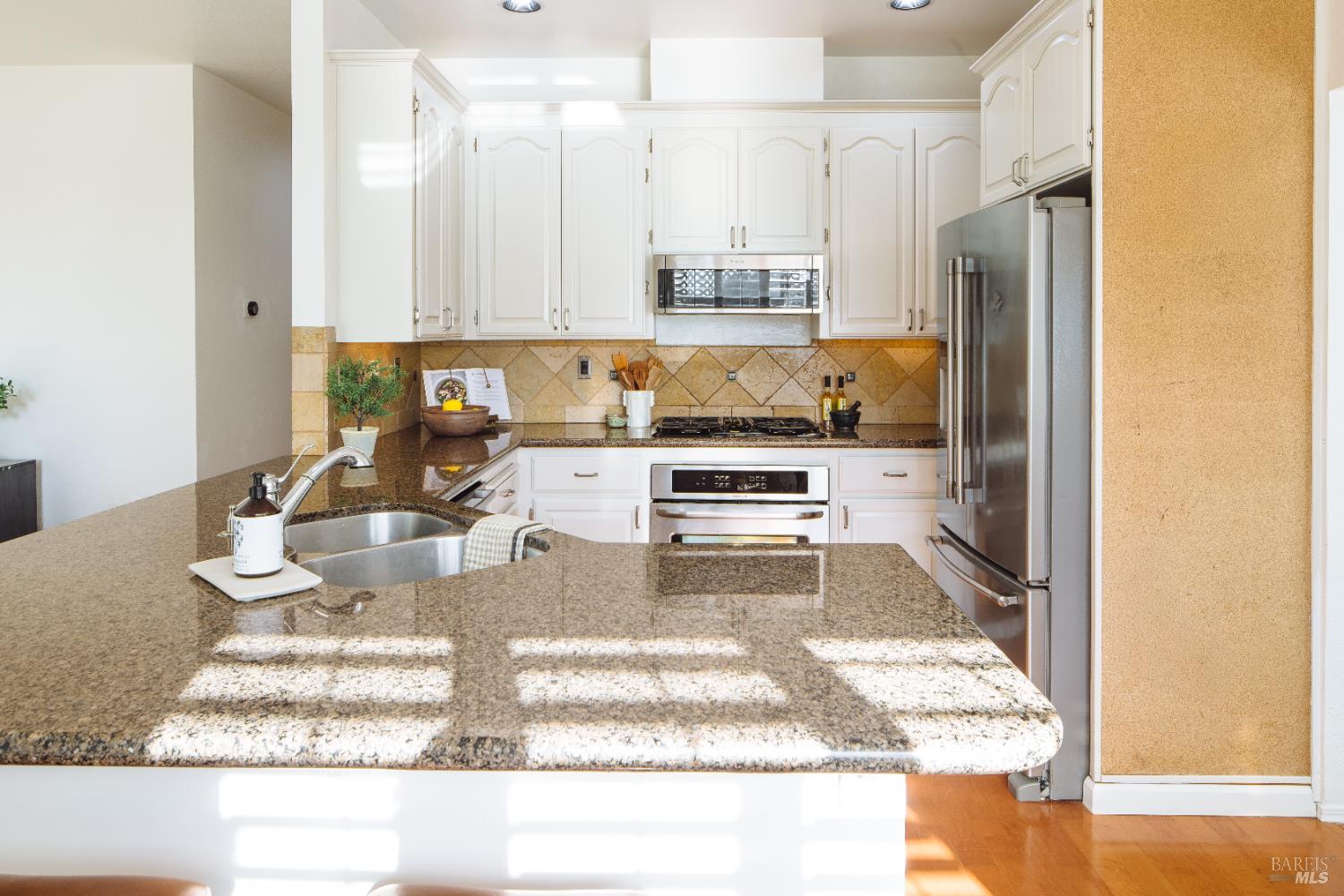 Detail Gallery Image 14 of 68 For 810 Wine Ct, Petaluma,  CA 94954 - 5 Beds | 3 Baths