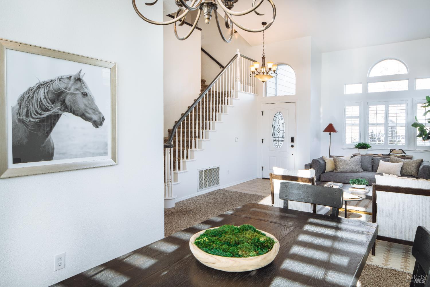 Detail Gallery Image 12 of 68 For 810 Wine Ct, Petaluma,  CA 94954 - 5 Beds | 3 Baths