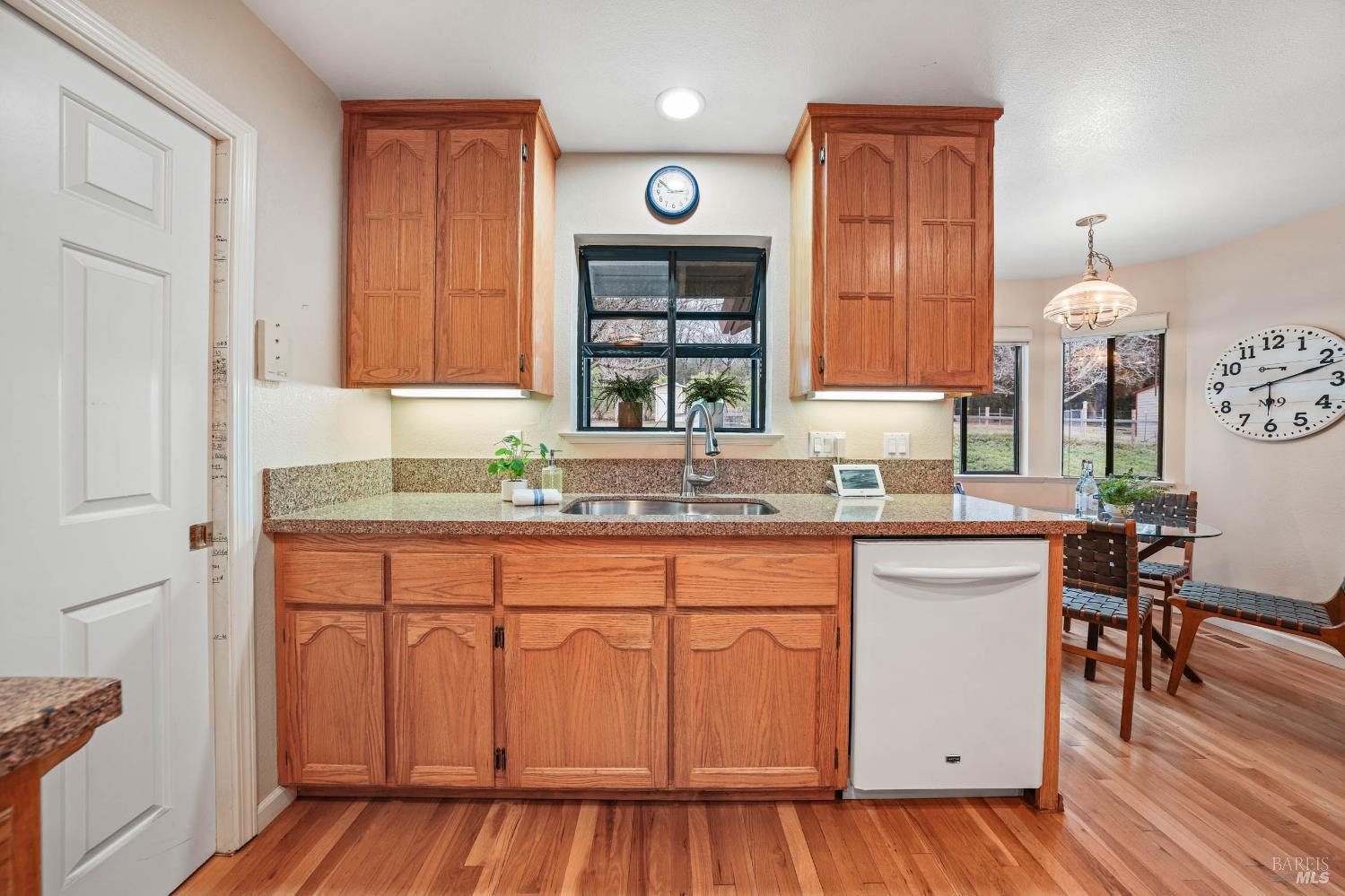 Detail Gallery Image 17 of 74 For 8700 Red Hills Rd, Kelseyville,  CA 95451 - 5 Beds | 3 Baths