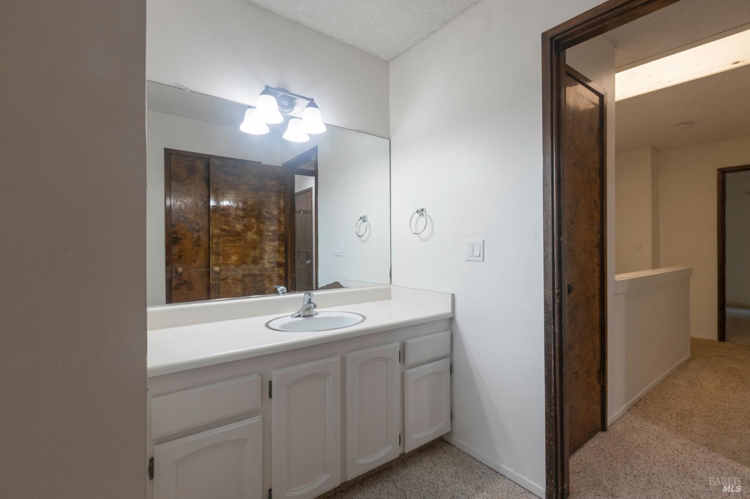 Detail Gallery Image 5 of 20 For 1432 Elm Dr, Novato,  CA 94945 - 3 Beds | 2 Baths