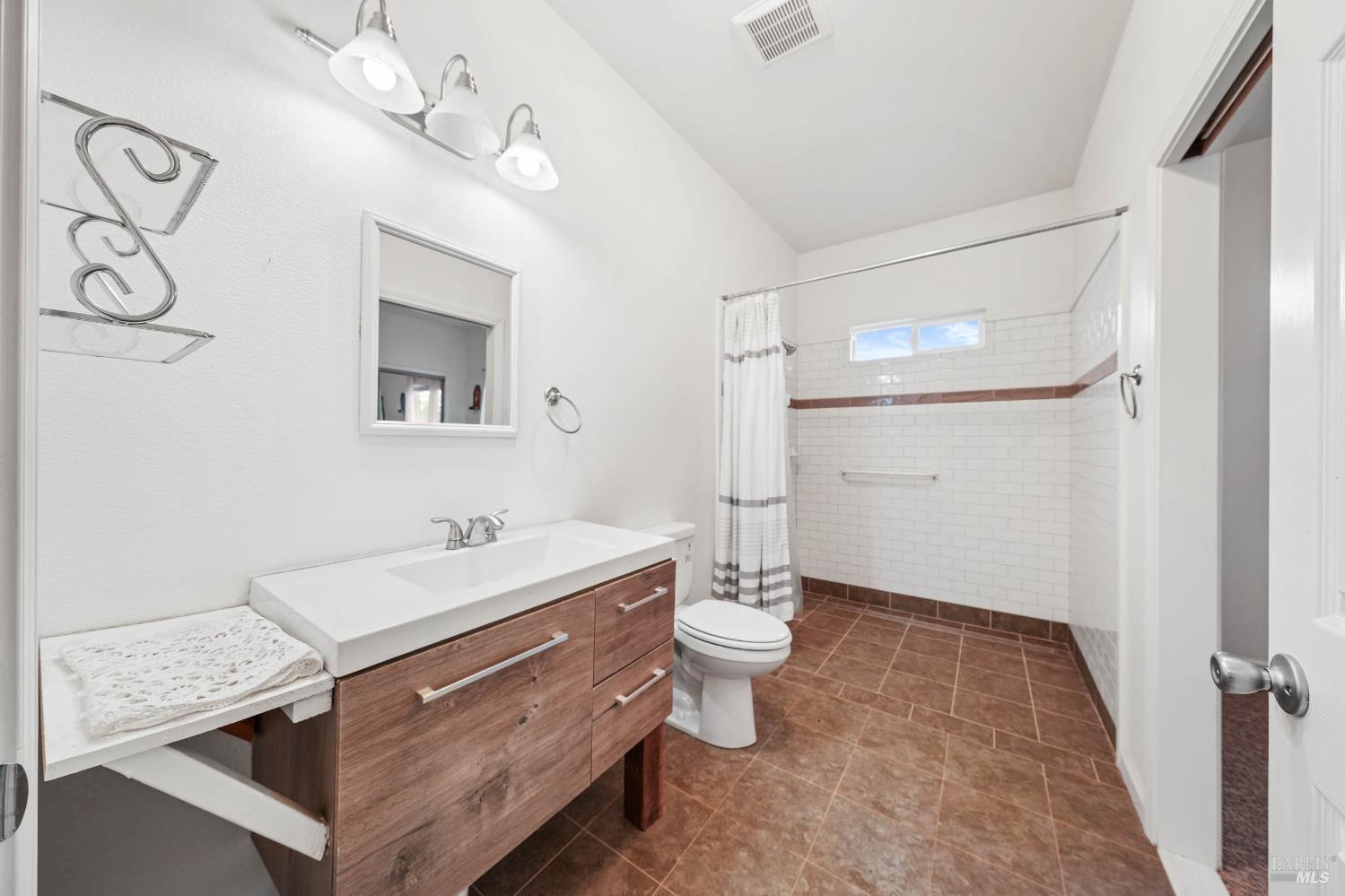 Detail Gallery Image 38 of 74 For 8700 Red Hills Rd, Kelseyville,  CA 95451 - 5 Beds | 3 Baths