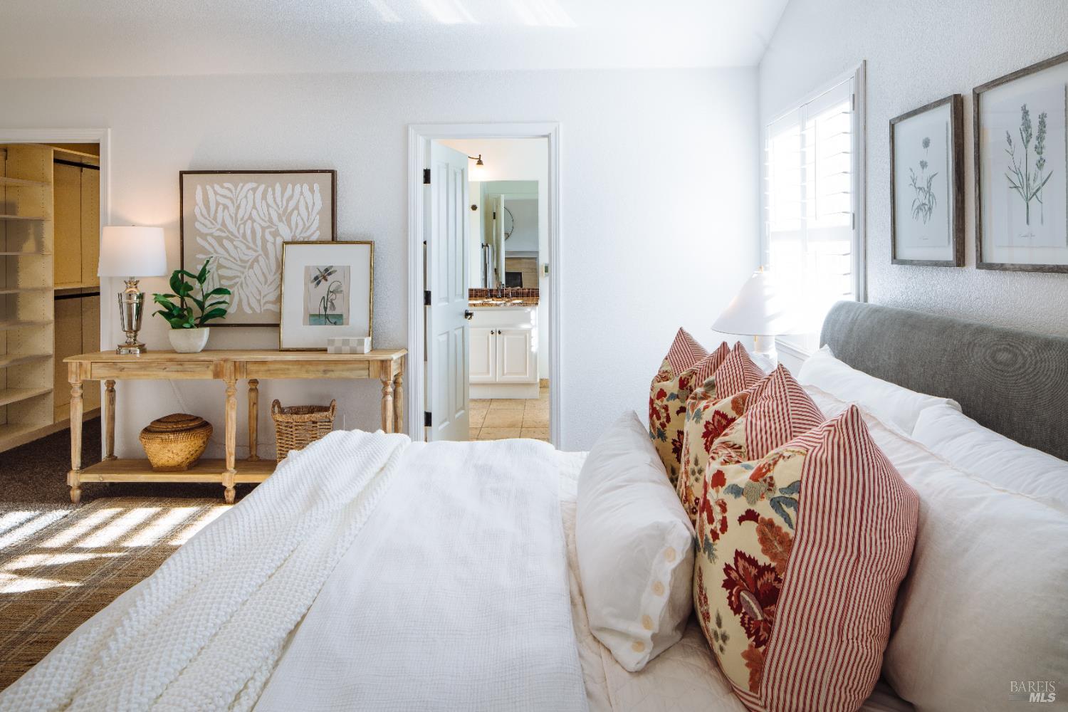 Detail Gallery Image 39 of 68 For 810 Wine Ct, Petaluma,  CA 94954 - 5 Beds | 3 Baths