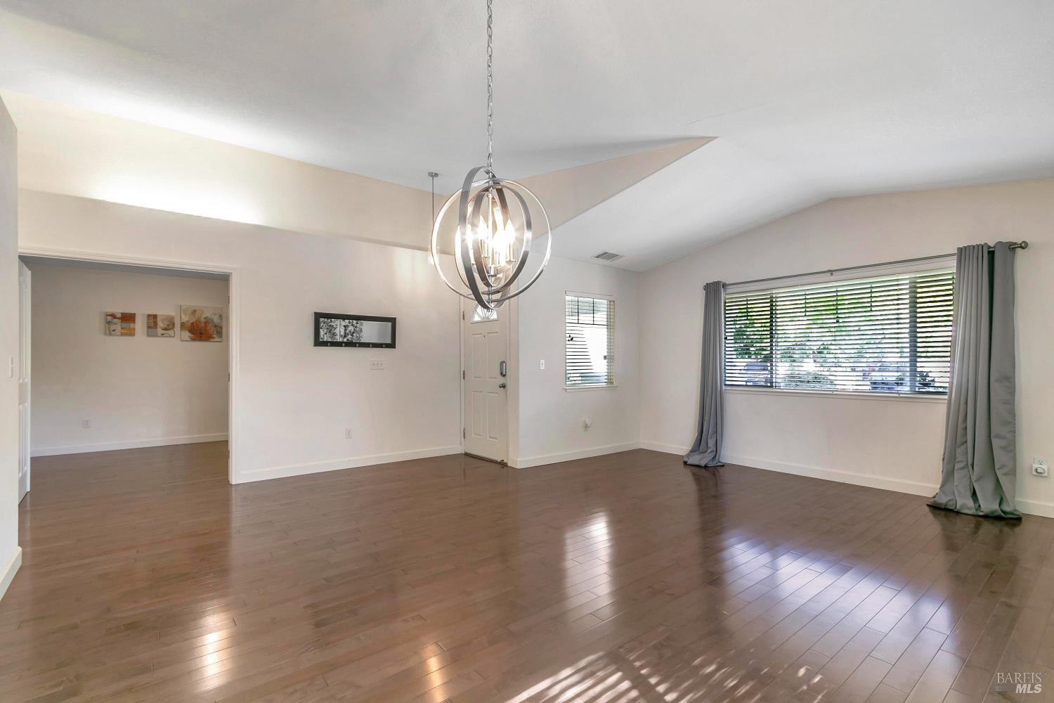 Detail Gallery Image 8 of 46 For 3257 Vista Del Lago Way, Fairfield,  CA 94533 - 4 Beds | 2 Baths