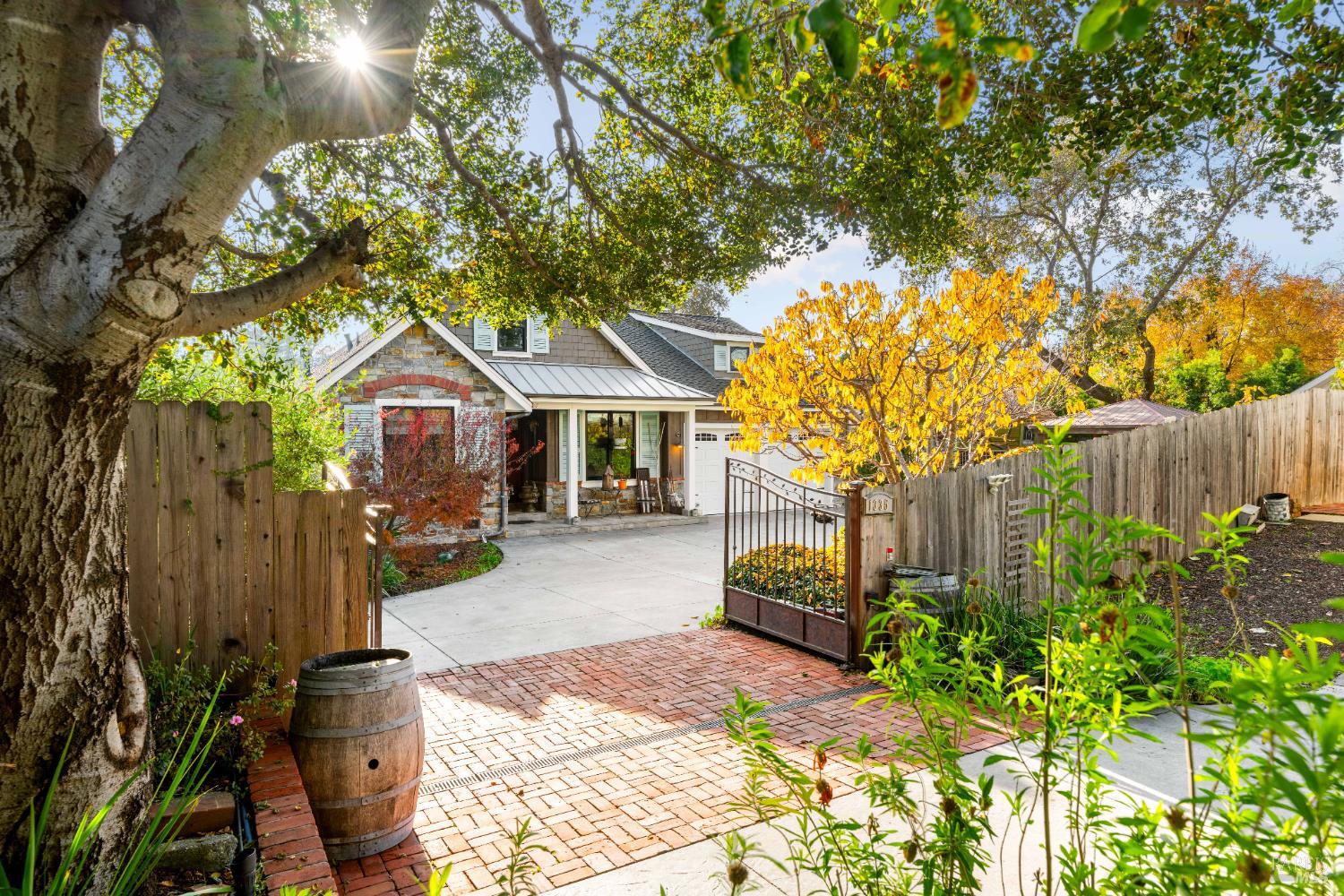 Detail Gallery Image 2 of 37 For 1343 Ash St, Napa,  CA 94559 - 6 Beds | 4/1 Baths