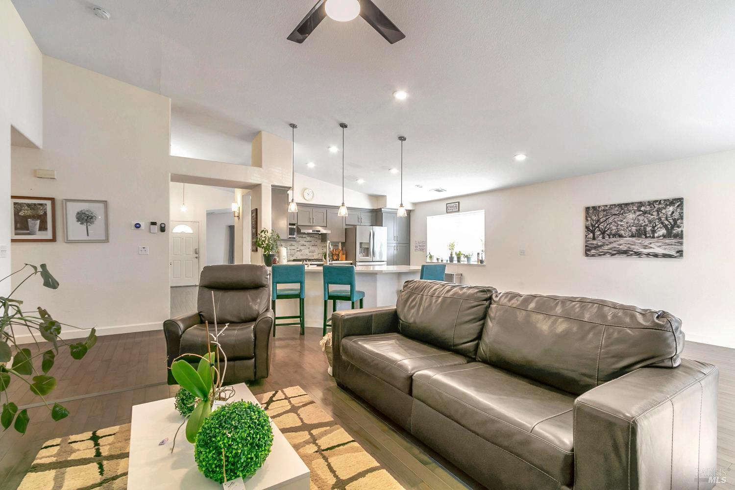 Detail Gallery Image 14 of 46 For 3257 Vista Del Lago Way, Fairfield,  CA 94533 - 4 Beds | 2 Baths