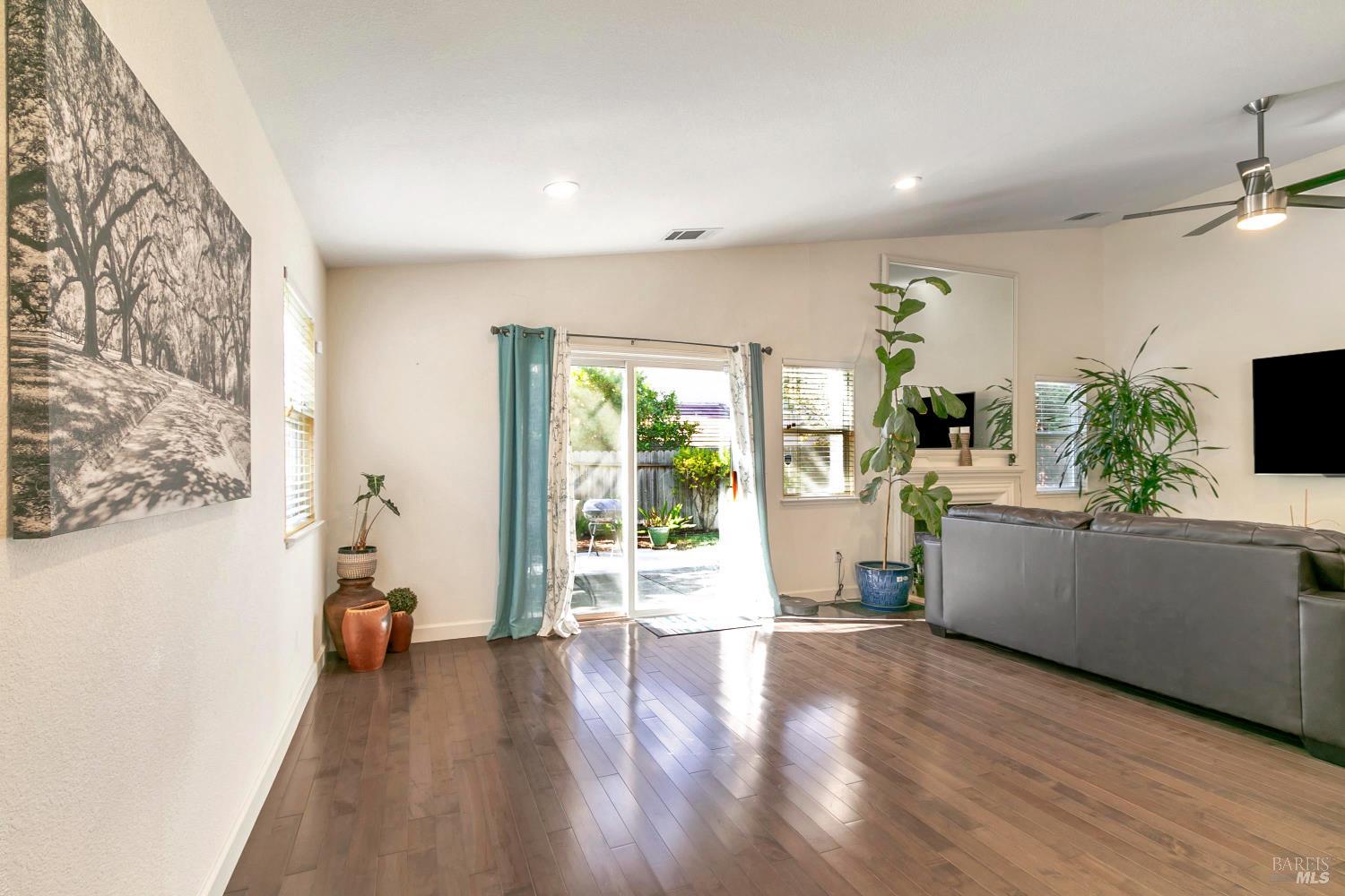 Detail Gallery Image 19 of 46 For 3257 Vista Del Lago Way, Fairfield,  CA 94533 - 4 Beds | 2 Baths