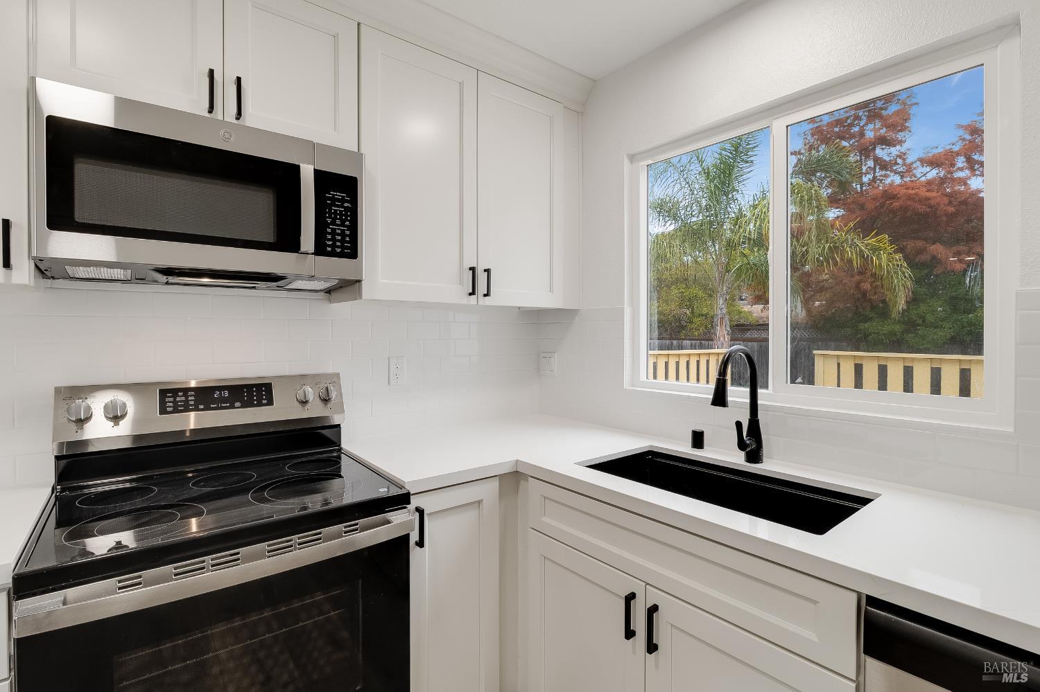 Detail Gallery Image 10 of 27 For 30 Cherokee Ct, Santa Rosa,  CA 95403 - 3 Beds | 2 Baths