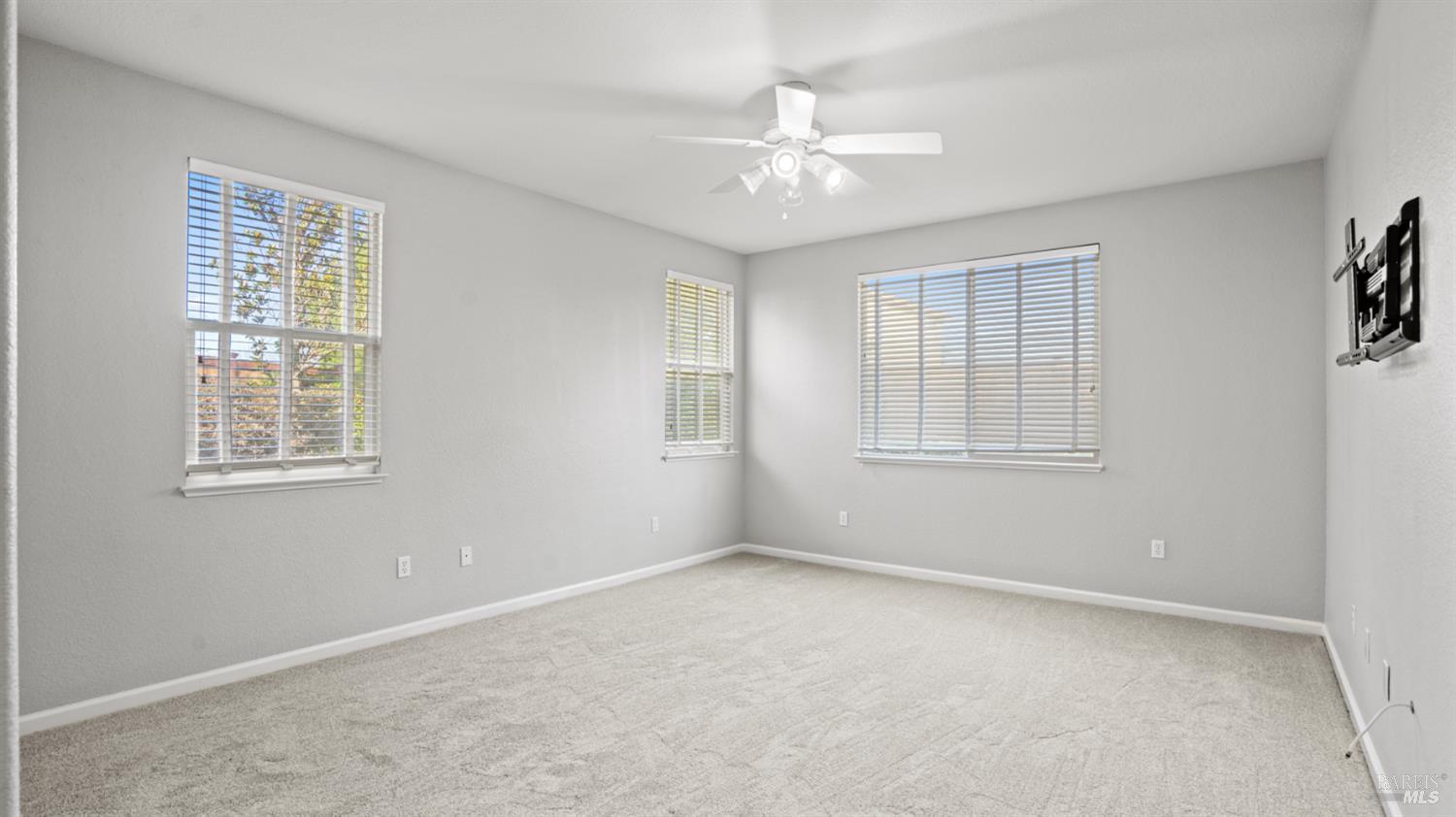 Detail Gallery Image 25 of 59 For 1006 Champion Pl, Vacaville,  CA 95687 - 4 Beds | 2 Baths