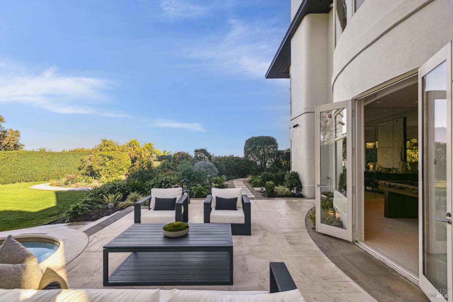 Detail Gallery Image 31 of 49 For 147 Gilmartin Dr, Tiburon,  CA 94920 - 4 Beds | 4/2 Baths