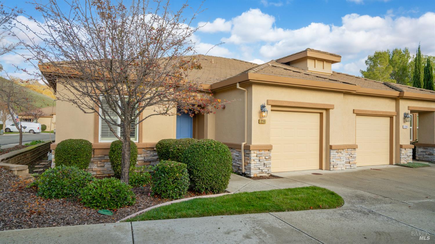 Detail Gallery Image 2 of 40 For 3291 Inwood Pl, Fairfield,  CA 94534 - 2 Beds | 2 Baths