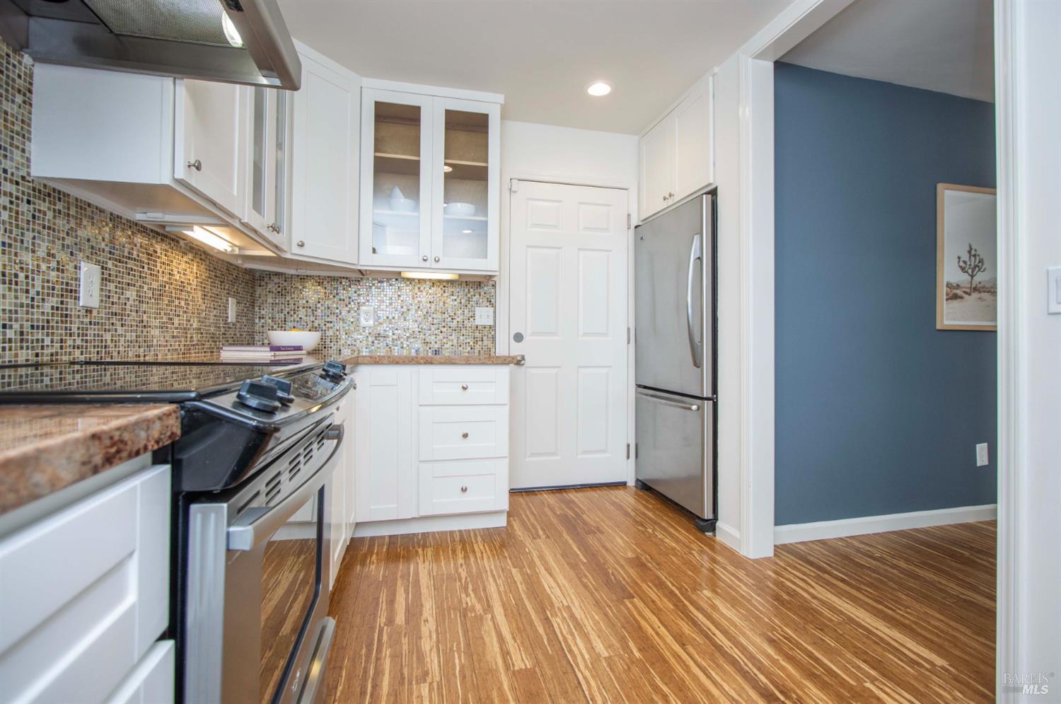 Detail Gallery Image 13 of 51 For 235 Knollwood Dr, San Rafael,  CA 94901 - 3 Beds | 2/1 Baths