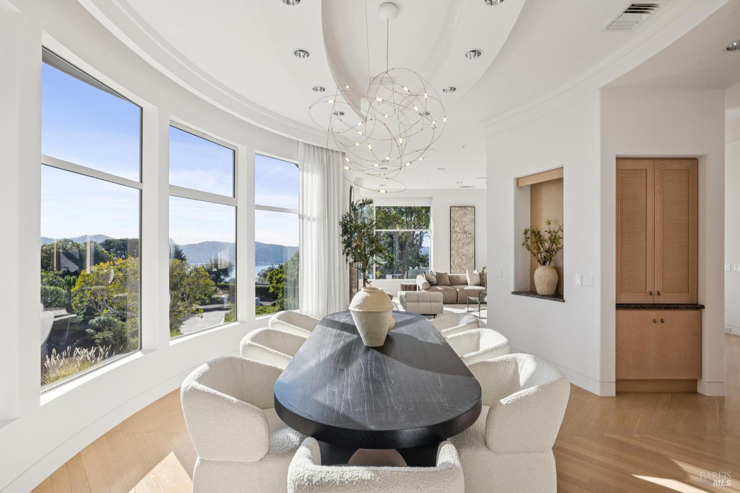 Detail Gallery Image 7 of 49 For 147 Gilmartin Dr, Tiburon,  CA 94920 - 4 Beds | 4/2 Baths