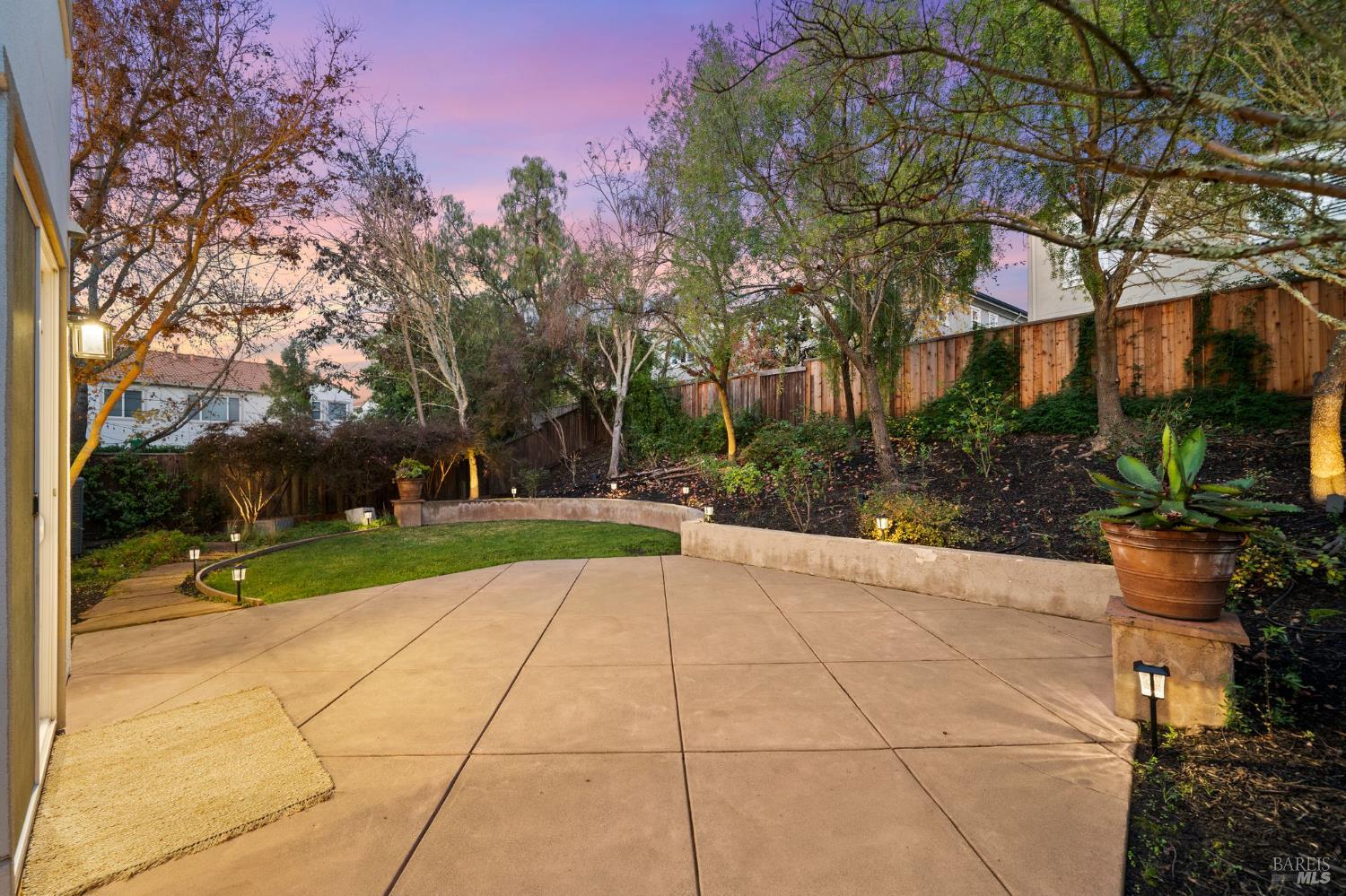 Detail Gallery Image 8 of 69 For 46 Waterbury Ln, Novato,  CA 94949 - 4 Beds | 2/1 Baths