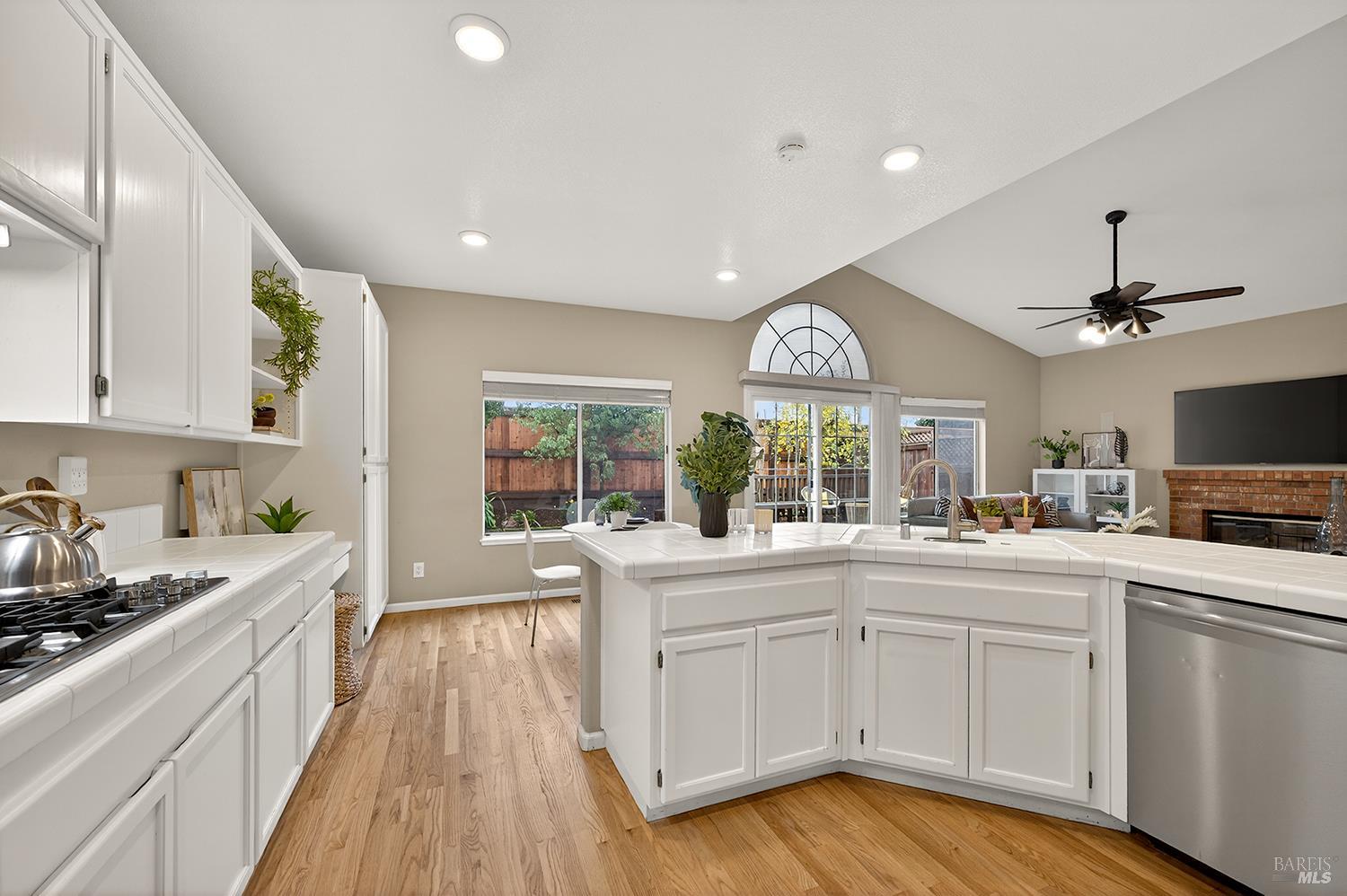 Detail Gallery Image 14 of 46 For 5432 Shallows Pl, Santa Rosa,  CA 95409 - 3 Beds | 2 Baths