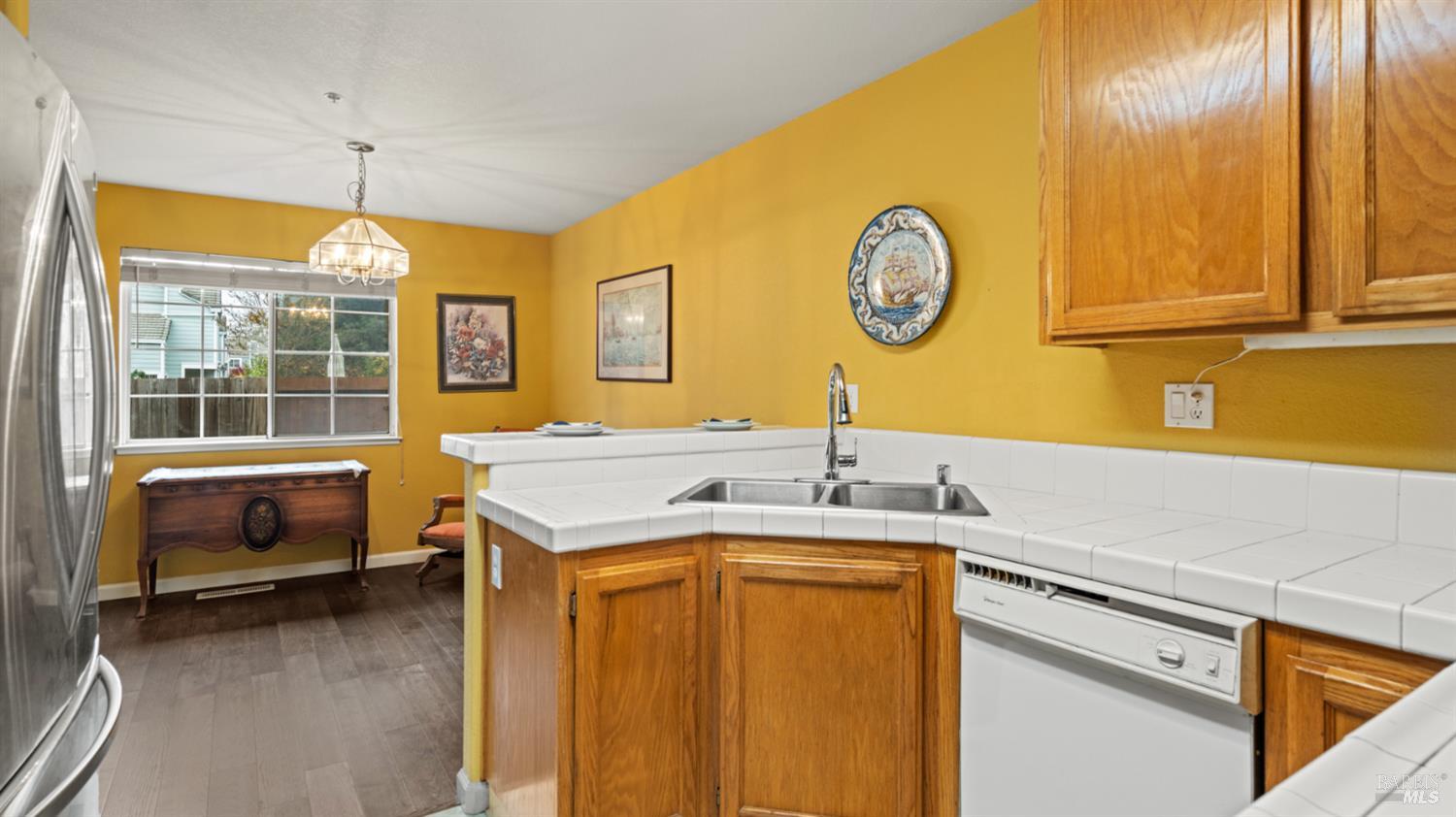 Detail Gallery Image 16 of 32 For 813 Chardonnay Cir, Petaluma,  CA 94954 - 3 Beds | 2/1 Baths