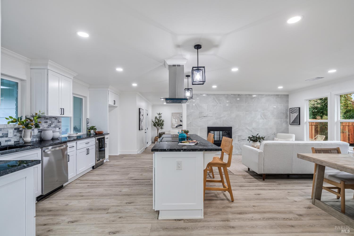 Detail Gallery Image 6 of 21 For 1415 Manhattan Way, Santa Rosa,  CA 95401 - 3 Beds | 2 Baths