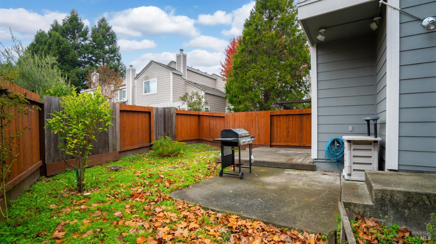 Detail Gallery Image 28 of 32 For 813 Chardonnay Cir, Petaluma,  CA 94954 - 3 Beds | 2/1 Baths