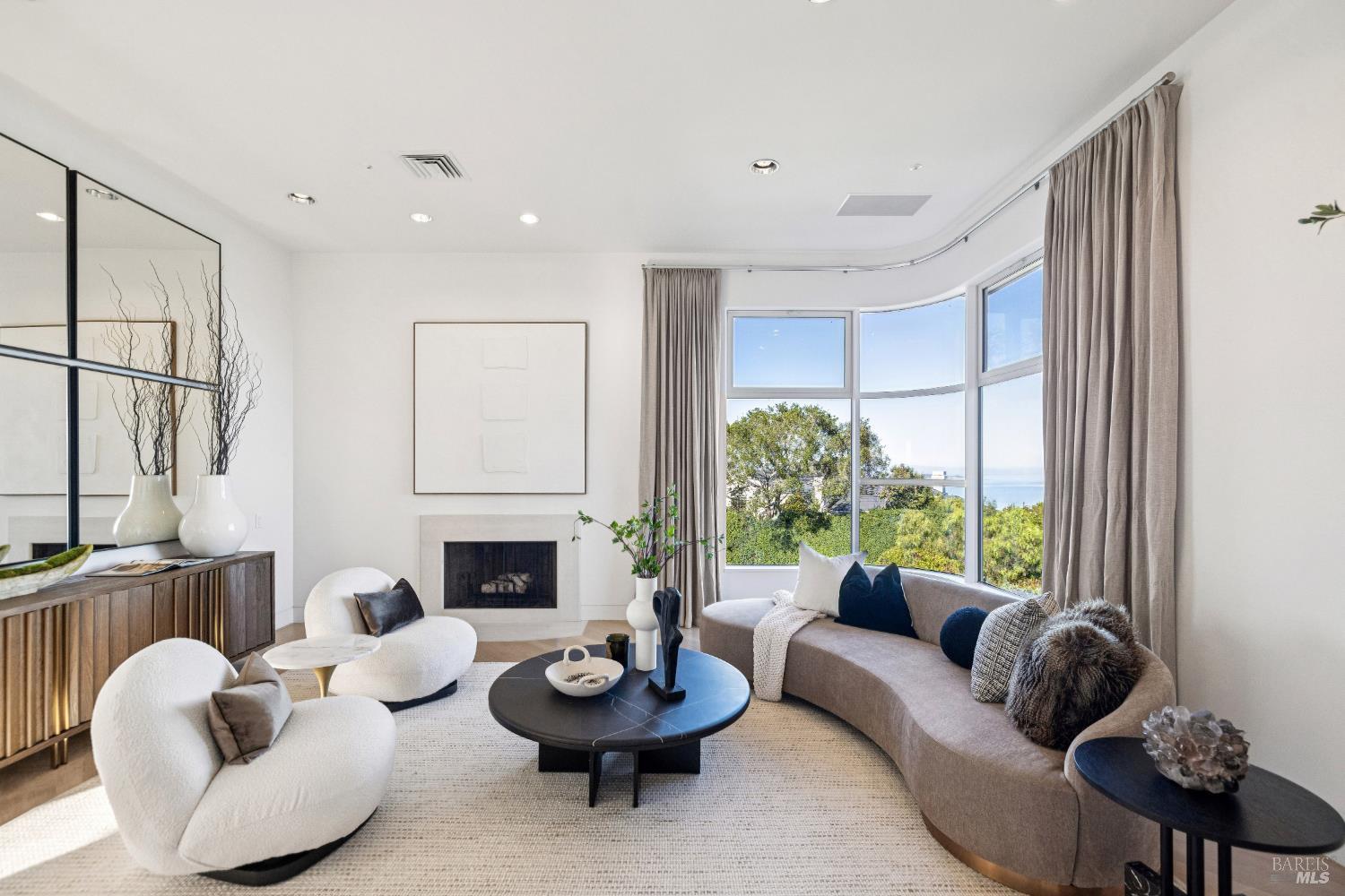 Detail Gallery Image 9 of 49 For 147 Gilmartin Dr, Tiburon,  CA 94920 - 4 Beds | 4/2 Baths