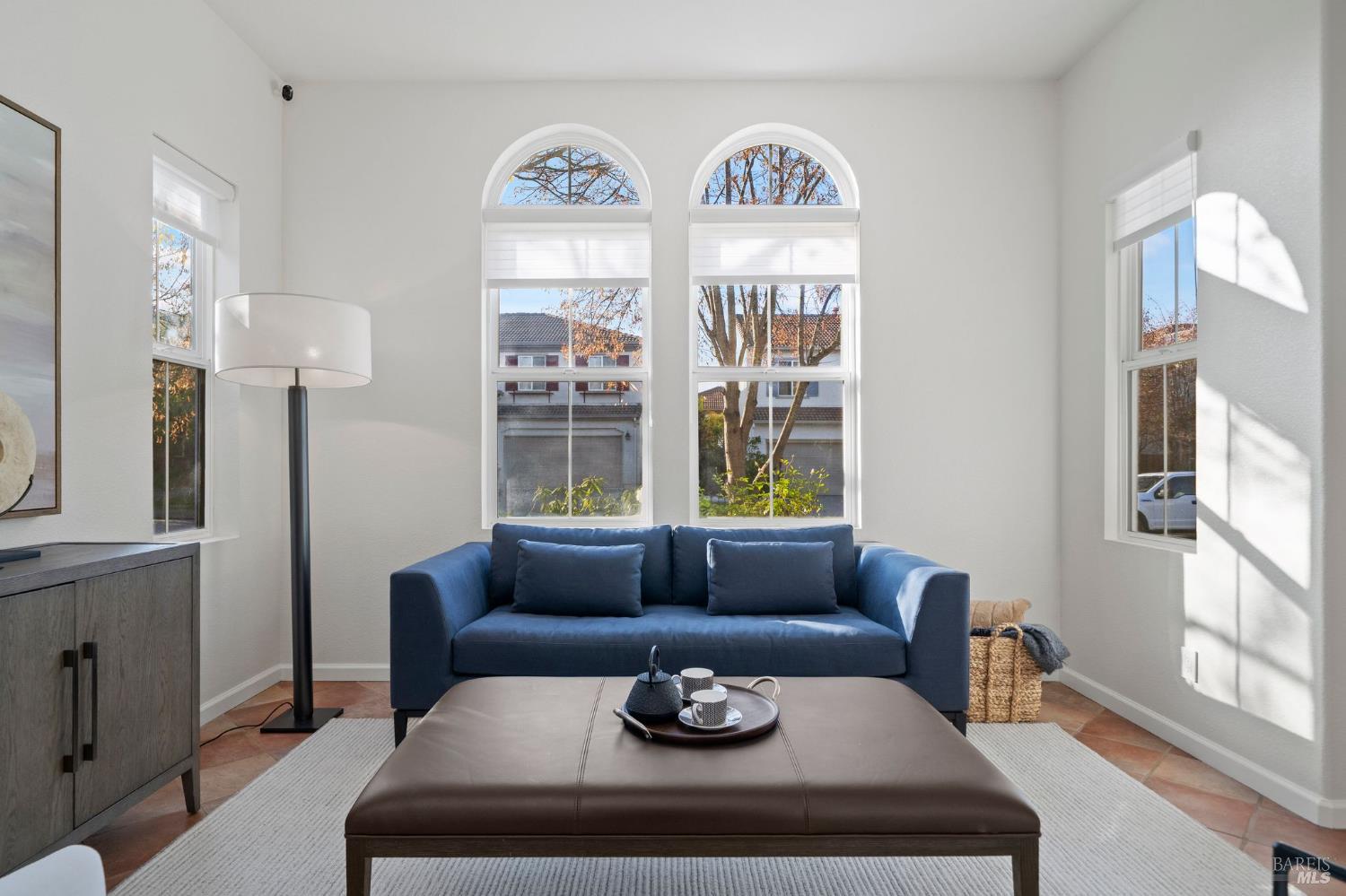 Detail Gallery Image 14 of 69 For 46 Waterbury Ln, Novato,  CA 94949 - 4 Beds | 2/1 Baths