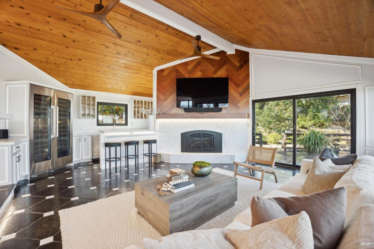 Detail Gallery Image 28 of 87 For 160 Crest Rd, Novato,  CA 94945 - 4 Beds | 3/2 Baths