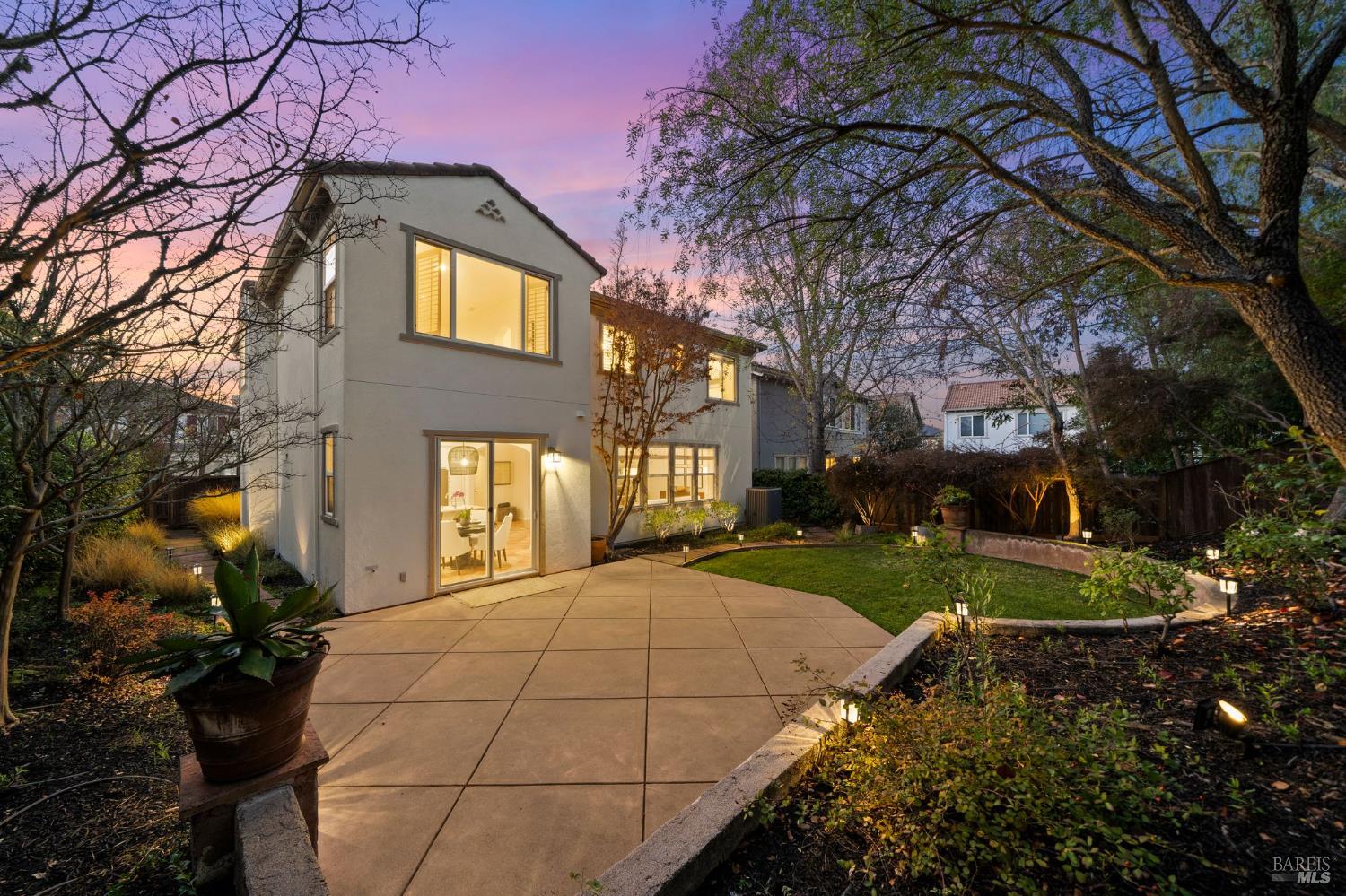 Detail Gallery Image 4 of 69 For 46 Waterbury Ln, Novato,  CA 94949 - 4 Beds | 2/1 Baths