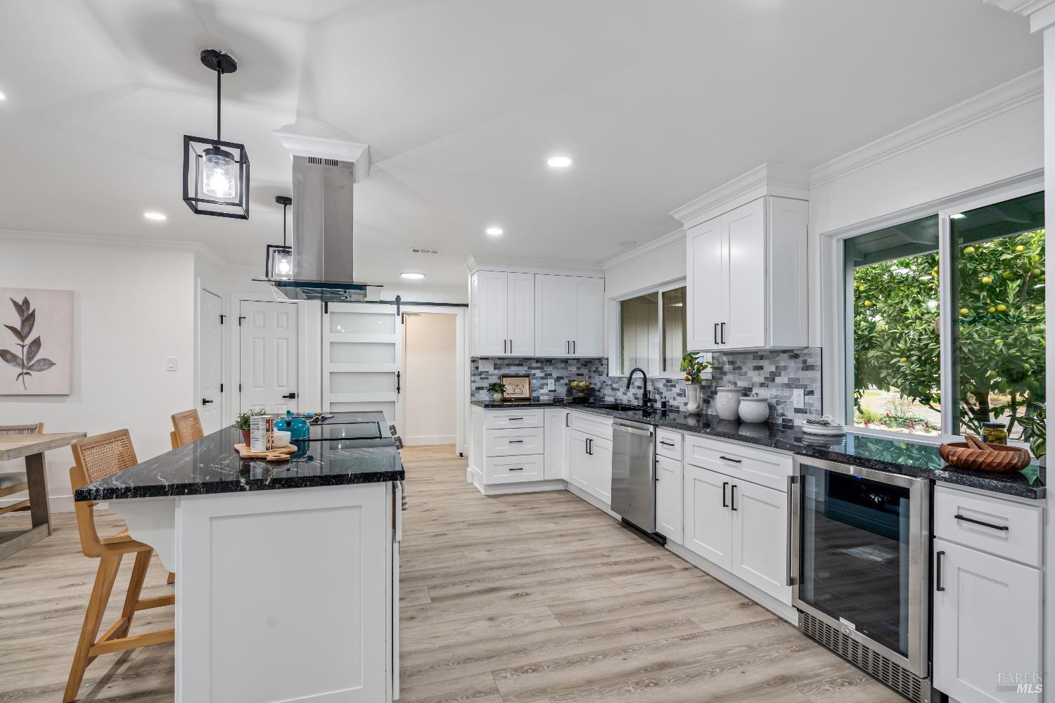 Detail Gallery Image 7 of 21 For 1415 Manhattan Way, Santa Rosa,  CA 95401 - 3 Beds | 2 Baths